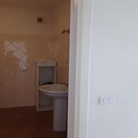 Apartment In Oggebbio With Lake Maggiore Views, Cleaning Included דירה אוג'ביו
